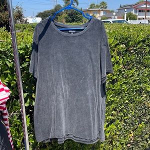 Elwood Distressed Gray Tee